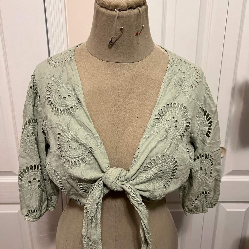 GUESS top